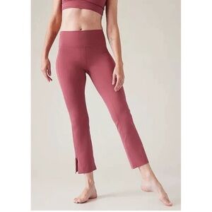 ATHLETA Transcend Stash Crop Straight Leg Yoga
Pant Berry Rose Size XS Pink
